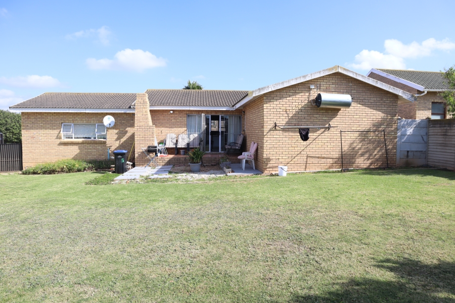 3 Bedroom Property for Sale in Wavecrest Eastern Cape